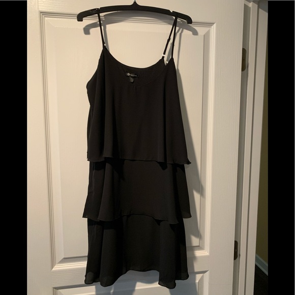 Versona Dresses & Skirts - VERSONA LAYERED DRESS SIZE MEDIUM IN BLACK NWT!